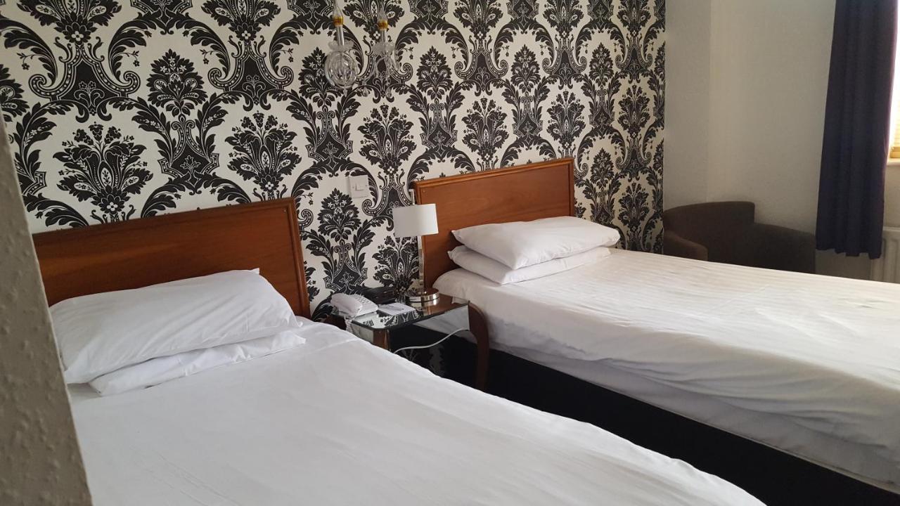 Barons Court Hotel Walsall Kültér fotó