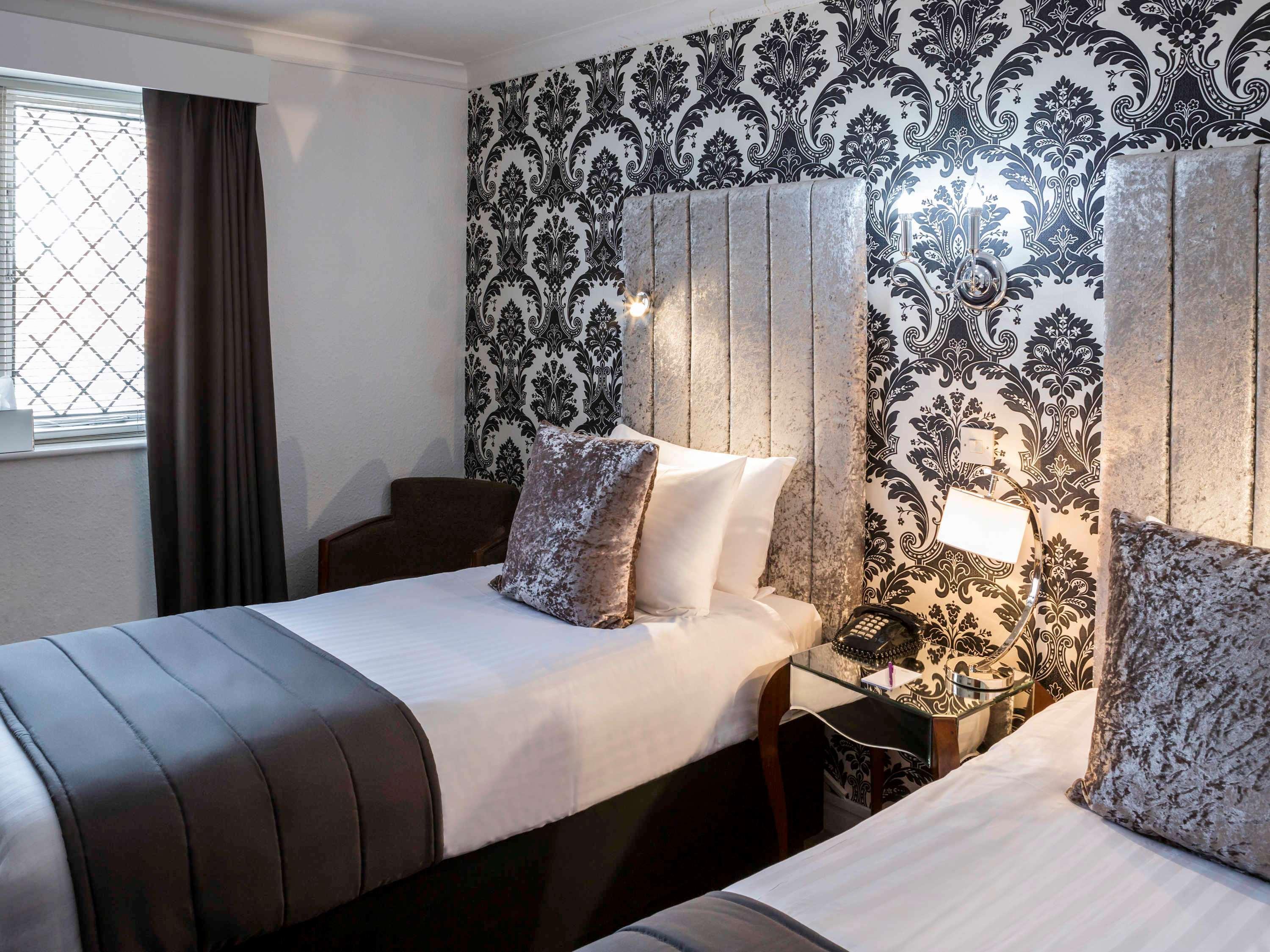 Barons Court Hotel Walsall Kültér fotó