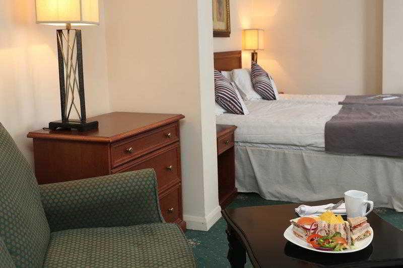 Barons Court Hotel Walsall Kültér fotó