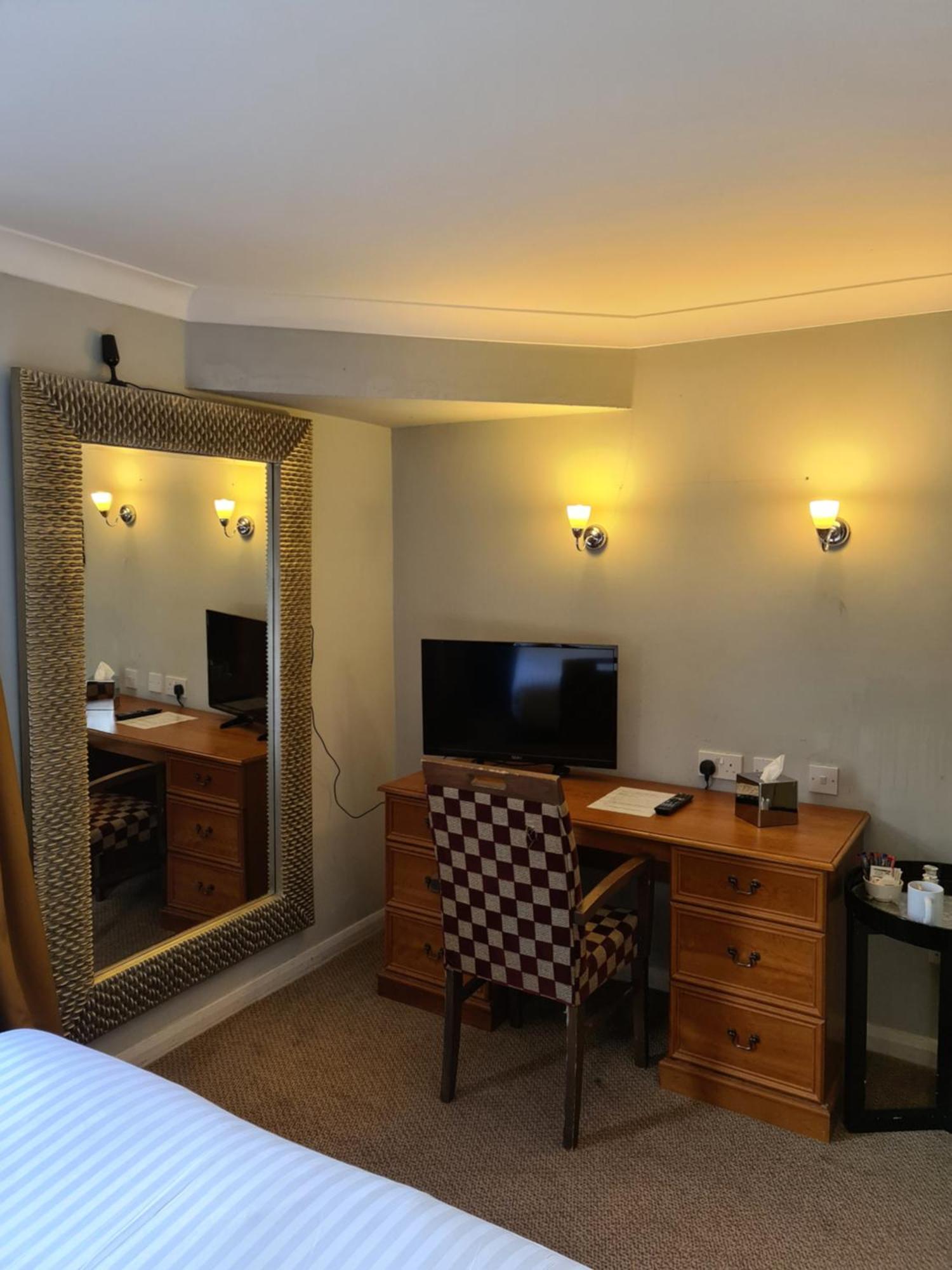 Barons Court Hotel Walsall Kültér fotó