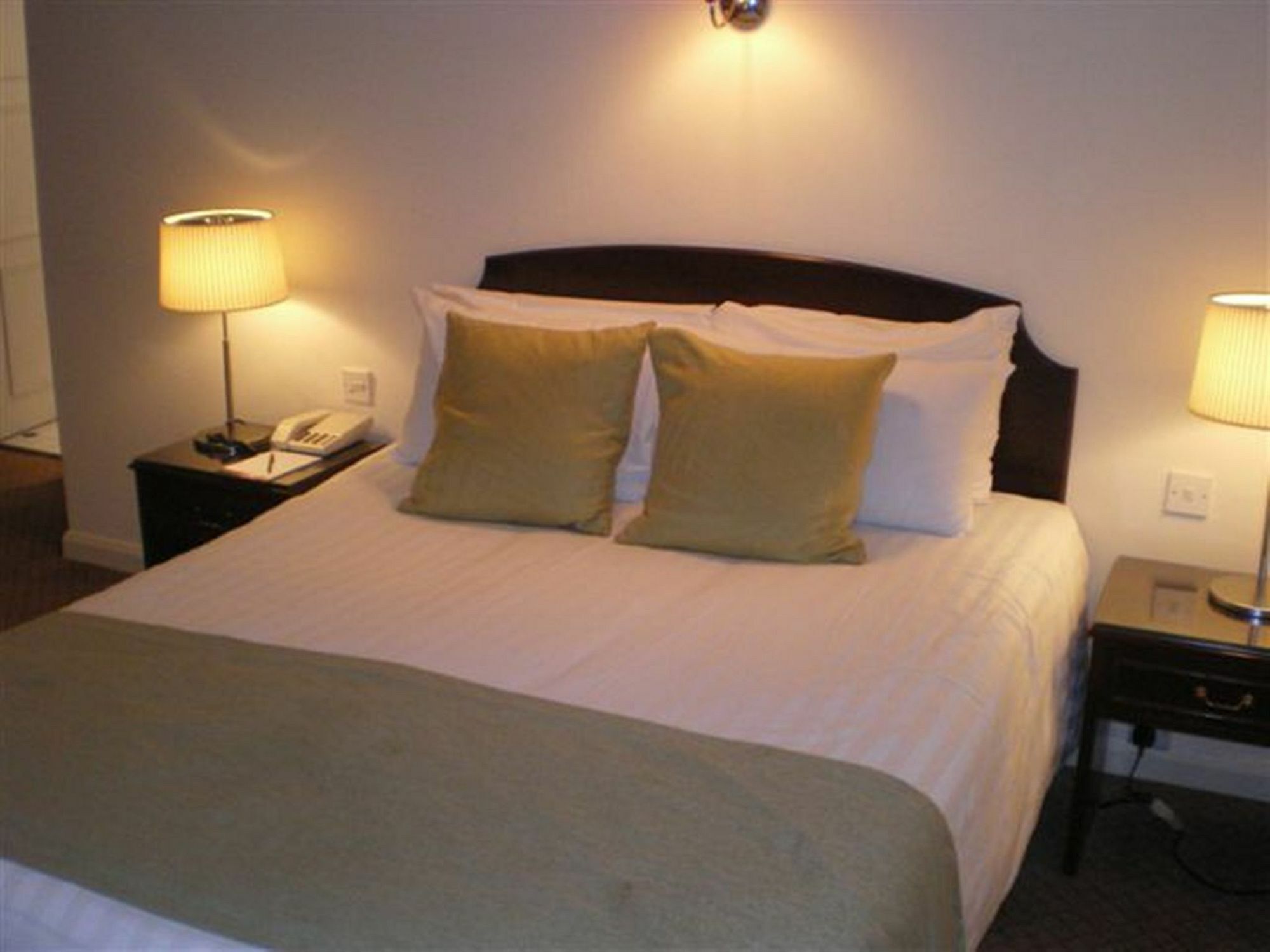 Barons Court Hotel Walsall Kültér fotó