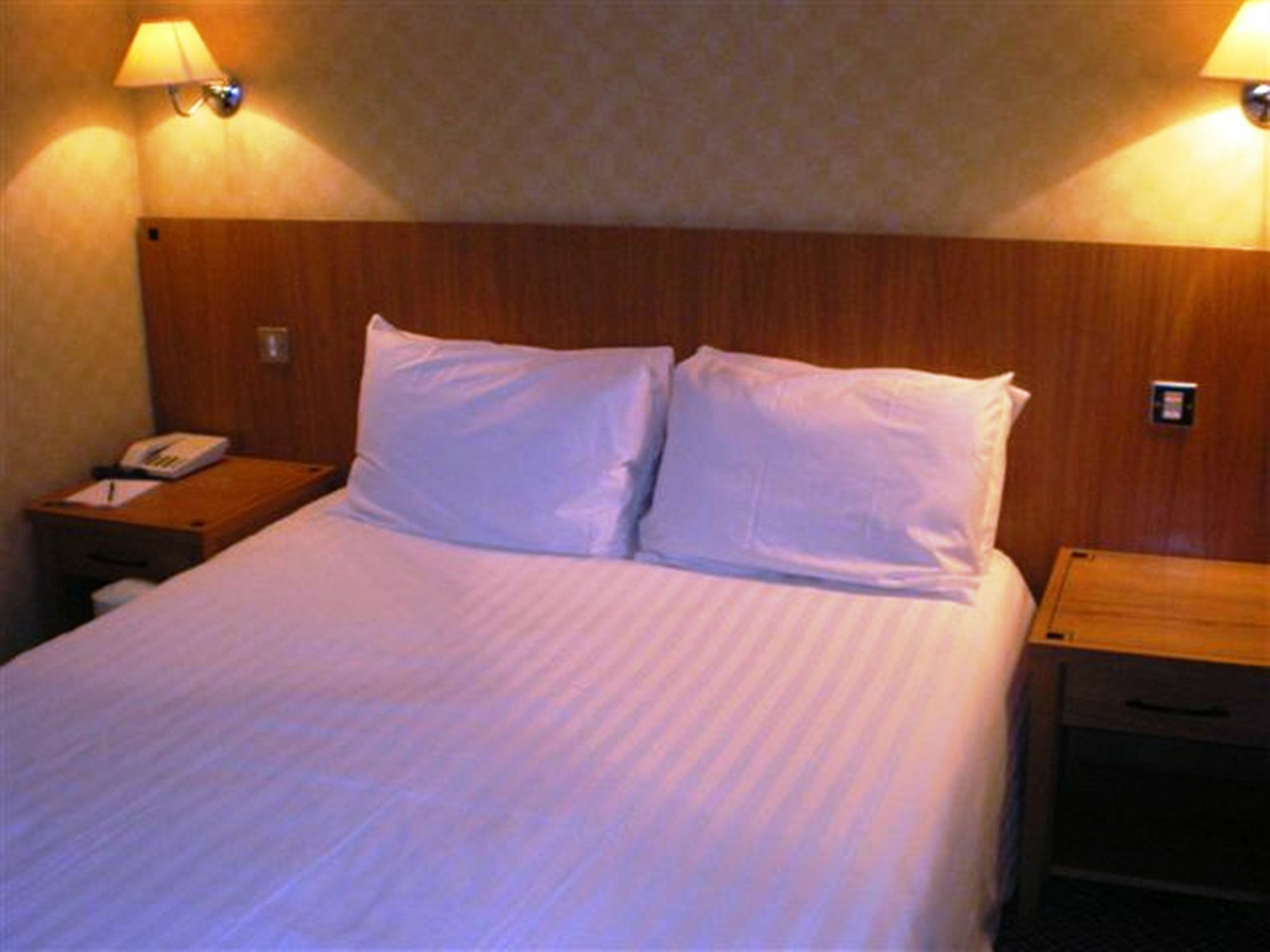 Barons Court Hotel Walsall Kültér fotó