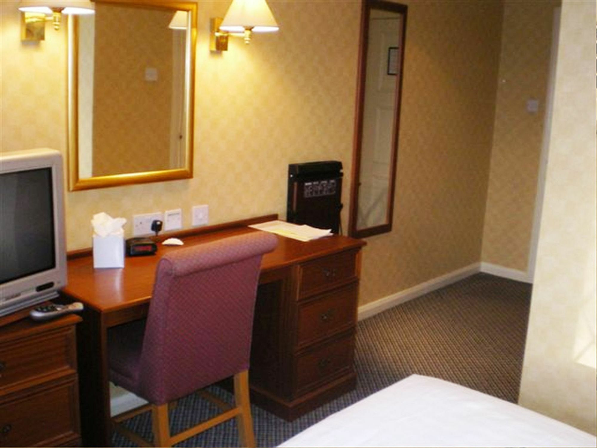 Barons Court Hotel Walsall Kültér fotó